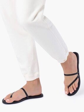 TKEES Sarit Sandal in Black flat flip flop leather